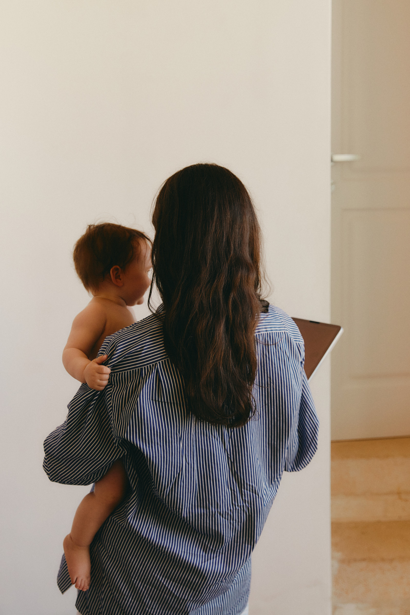 A mother and daughter in the city